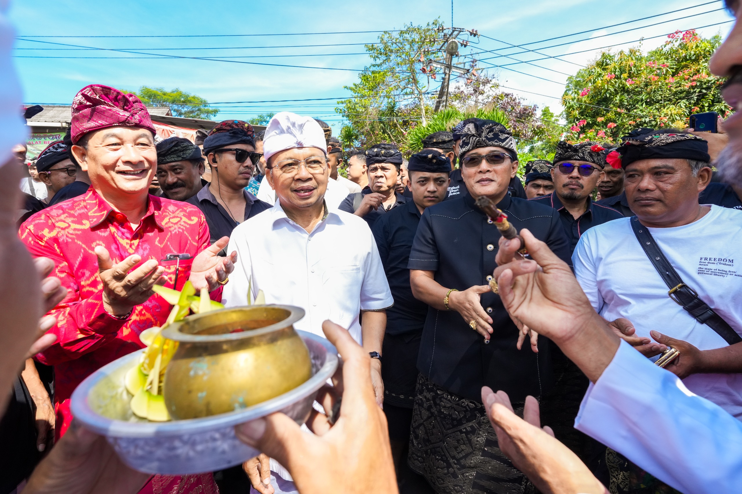 KOMOPAK: Paslon Gubernur dan Wakil Gubernur Bali nomor 2Koster dan Nyoman Giri Prasta (Koster-Giri) Dan Paslon Bupati Karangasem nomor 2 Gede Dana dan Nengah Swadi (Dana-Swadi) kampanye di Karangasem