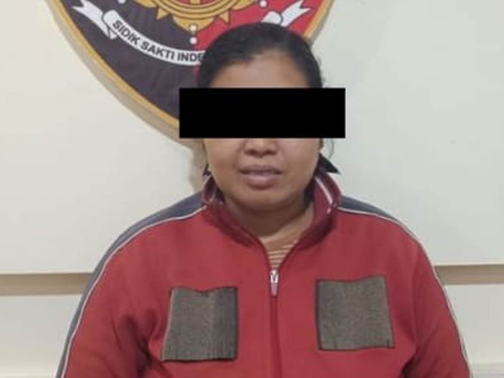 DIBEKUK: Pelaku berinisial WVNY, 35, ditangkap polisi akibat ulahnya mencuri perhiasan emas.