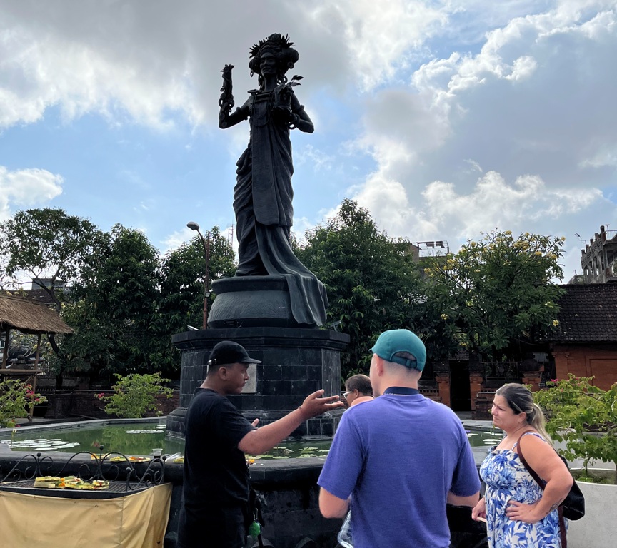 Walking tour oleh Kultara sejak tahun 2021 kian diminati di Kota Denpasar.