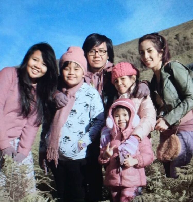 BERPISAH: Foto bersama Ari Lasso bersama keluargannya.
