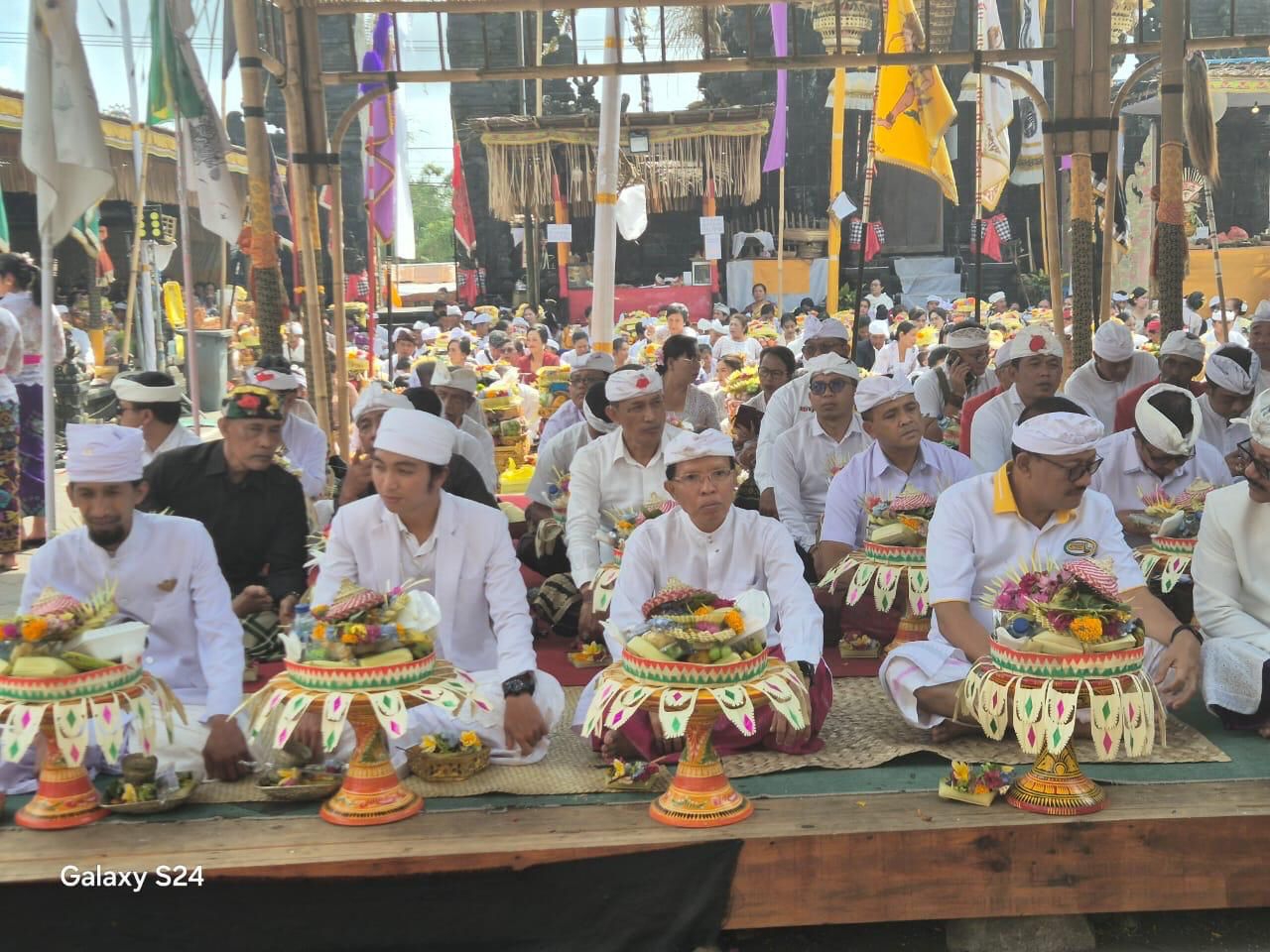 PENUTUP UPAKARA: Suasana karya di Pura Tuluk Biyu Batur  (Parahyangan Agung Puncak Gunung Abang), Kintamani, Bangli, Jumat (26/10/2024). (Pura Tuluk Biyu untuk Radar Bali)