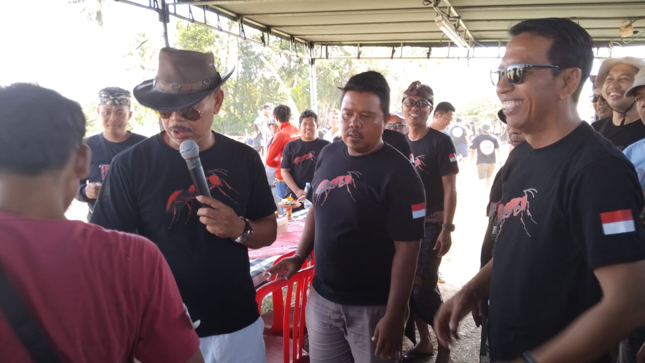 Calon Bupati Tabanan nomor urut 1 I Nyoman Mulyadi di Subak Belumbang, Banjar Belumbang Tengah, Desa Belumbang, Kerambitan, Minggu (27/10/2024).