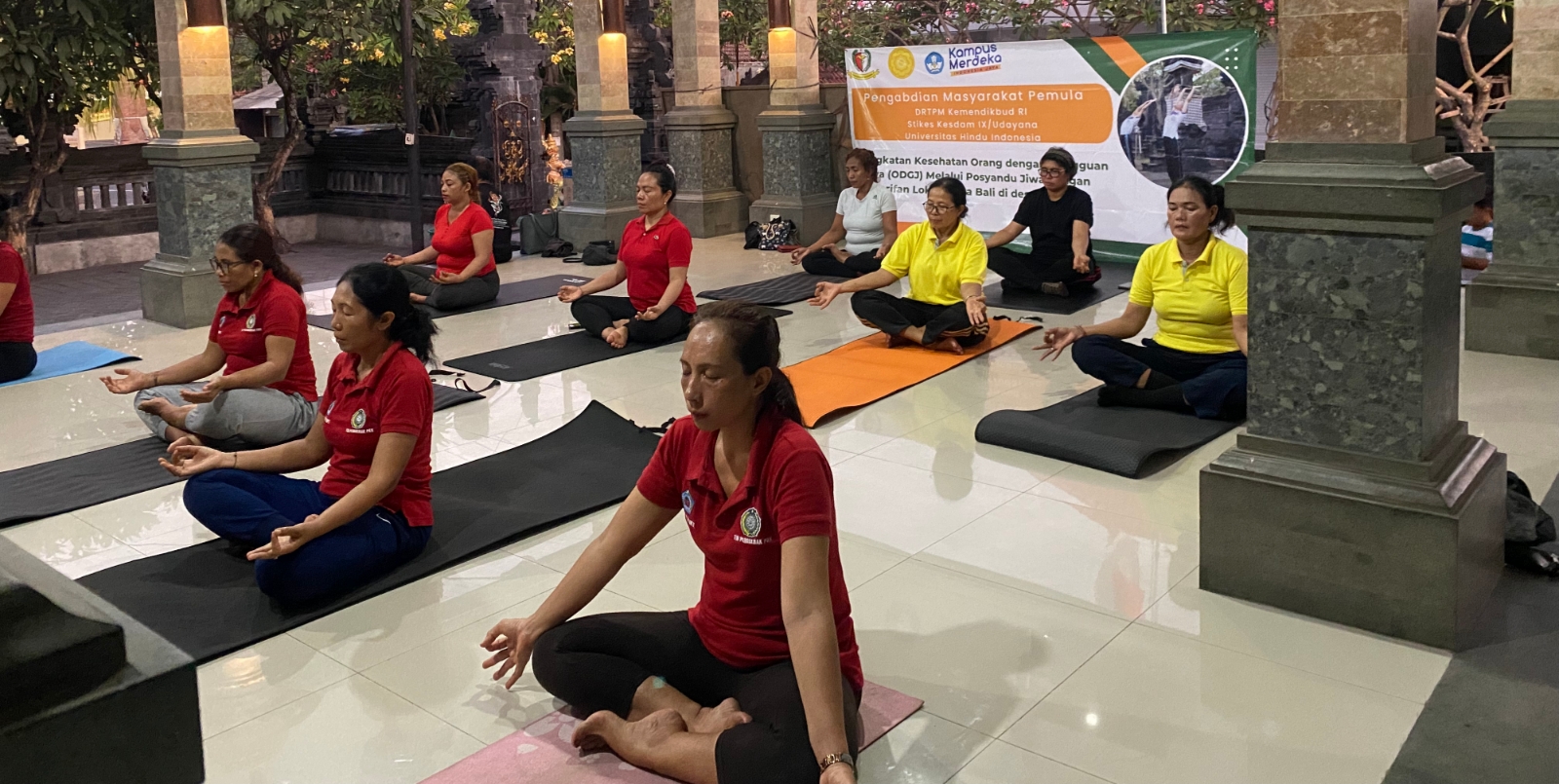 Pelatihan Yoga untuk kesehatan jiwa.