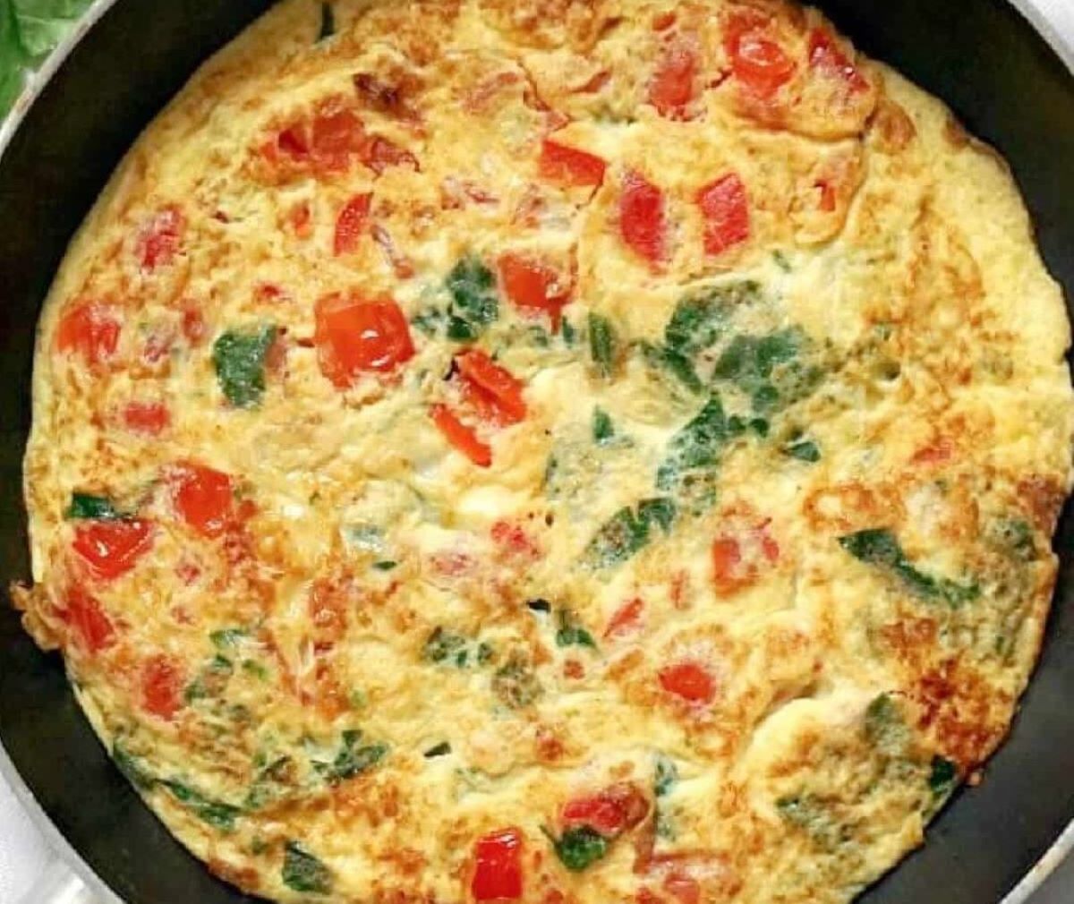 SIMPEL DAN SEDAP: Penampakan omelet telur dengan racikan sayur untuk menu sarapan