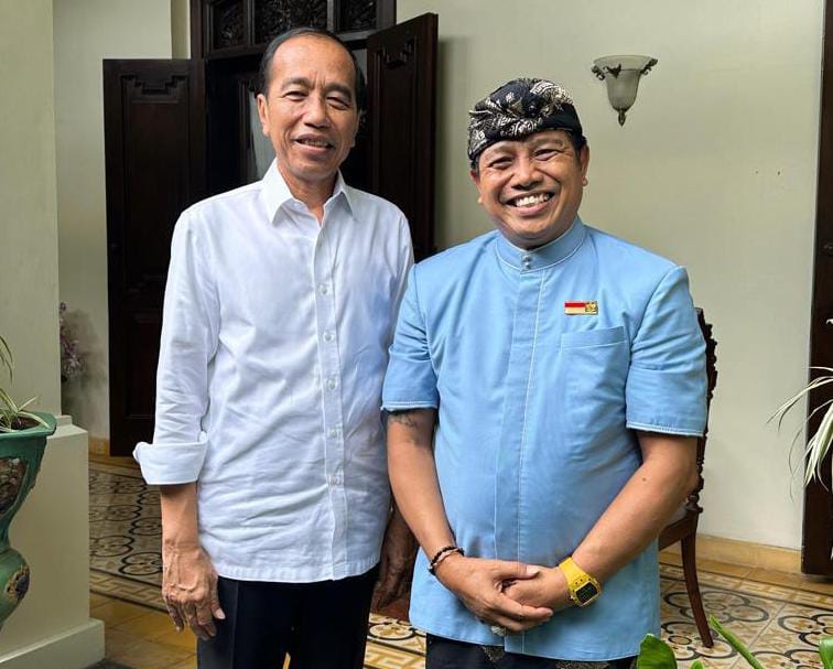 SILATURAHMI: Calon Bupati Badung nomor urut 1 I Wayan Suyasa saat bertemu dengan Presiden RI ke-7 Joko Widodo di kediamanya Kelurahan Sumber, Banjarsari, Solo, Jawa Tengah.