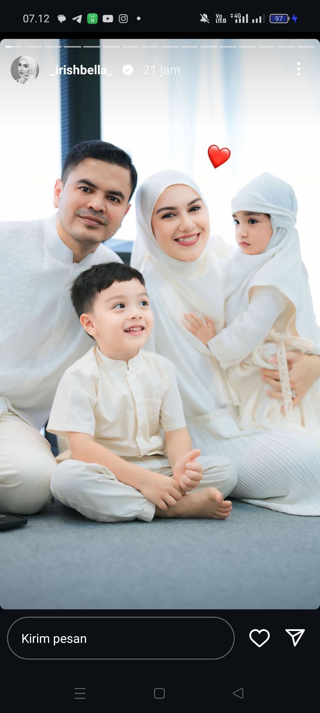 Irish Bella dan keluarga kecilnya