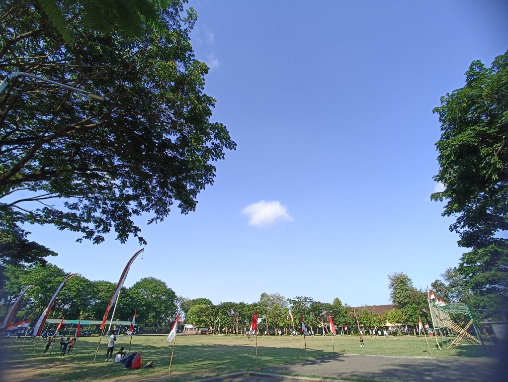 MENATA: Lapangan Lumintang dilakukan penataan kembali untuk ruang bermain dan tempat olahraga.