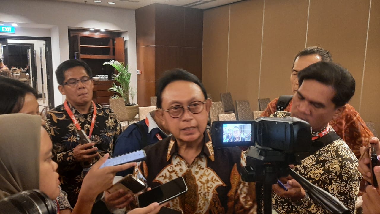 PEMENANG LOMBA: Ketua Umum Gabungan Pengusaha Kelapa Sawit Indonesia (GAPKI) memberikan keterangan pers disela perhelatan IPOC 2024