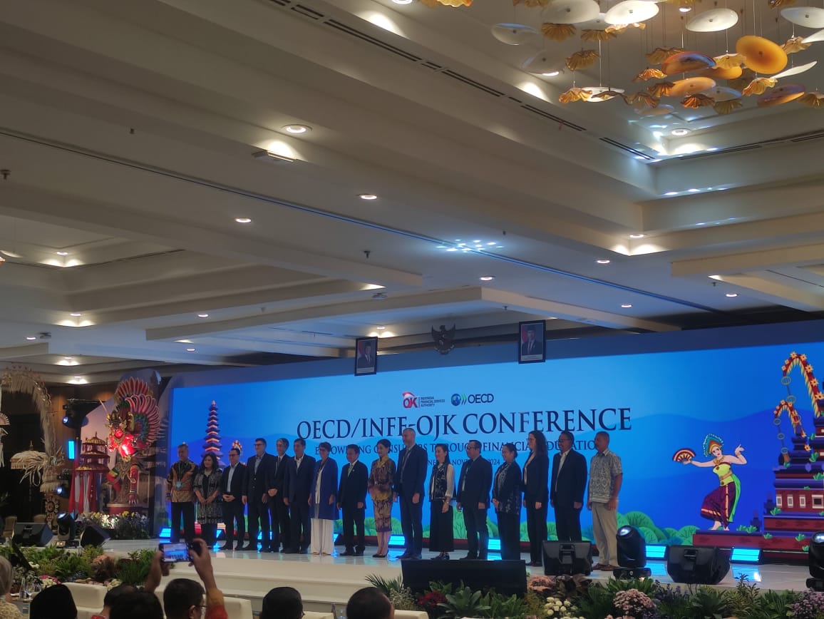 PEMBUKAAN: Suasana Empowering Consumers Through Financial Education di The Westin Resort, Nusa Dua, Kuta Selatan pada Jumat (8/11/2024). (Marselus Pampur/Radar Bali)
