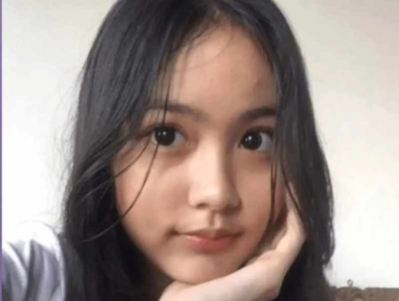MAHIR MAIN PIANO : Nyoman Ayu Carmenita alias Carmen, gadis asal Bali yang berada di bawah agensi SM Entertainment. (X: kimztwts)