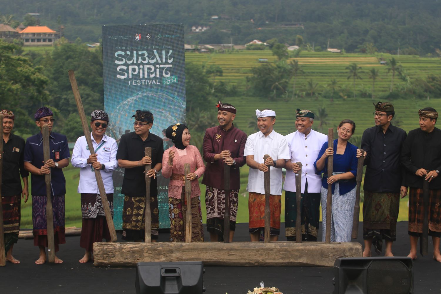 DIATARA BENTANG SAWAH: Wamen Kebudayaan Giring Ganesha saat kick off Subak Spirit Festival di DTW Jatiluwih, Sabtu (9/11/2024).
