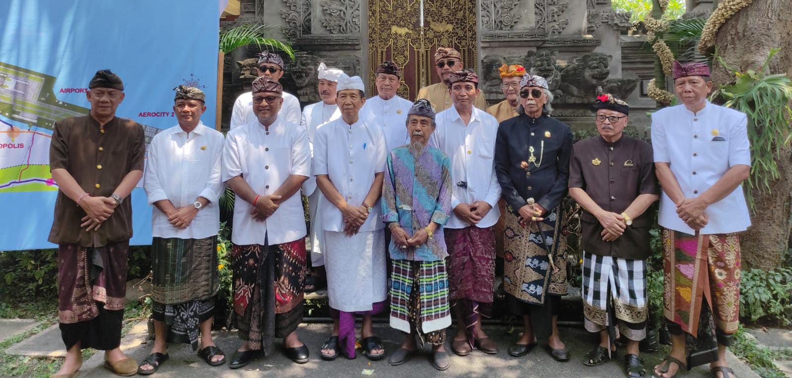 Para pelingsir Puri Sejebag Bali, Mangku Pastika dan pihak PT BIBU Panji Sakti di Puri Ageng Blahbatuh, Gianyar.