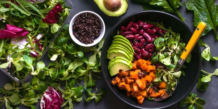 SEHAT: Konsumsi sayuran salah satu tips diet sehat selain minum air cukup dan olahraga.