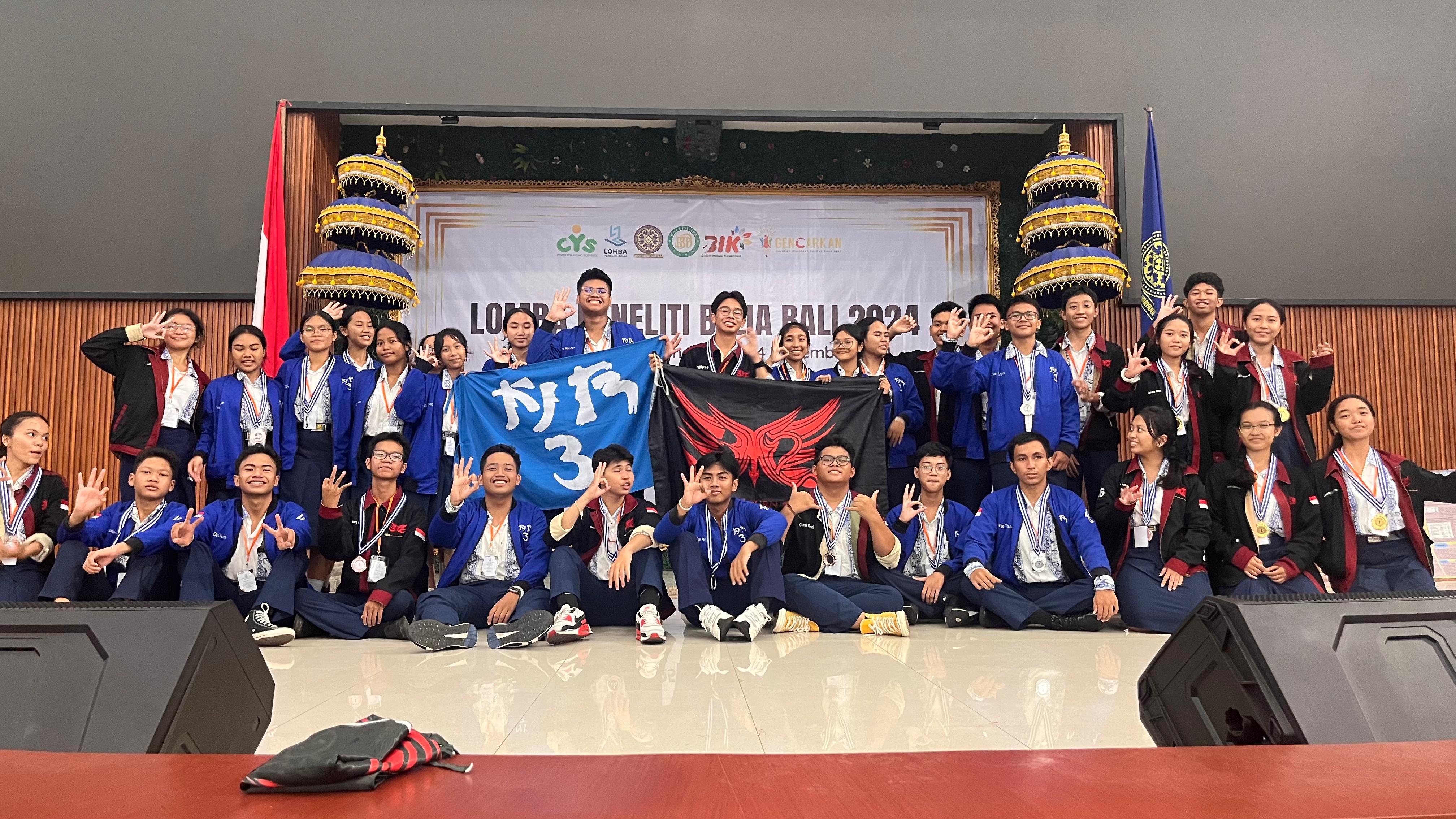 BERPRESTASI: Siswa SMA N 3 Denpasar meraih Juara Lomba Peneliti Belia Provinsi Bali dan Juara 1 Lomba Teater Drama Modern.
