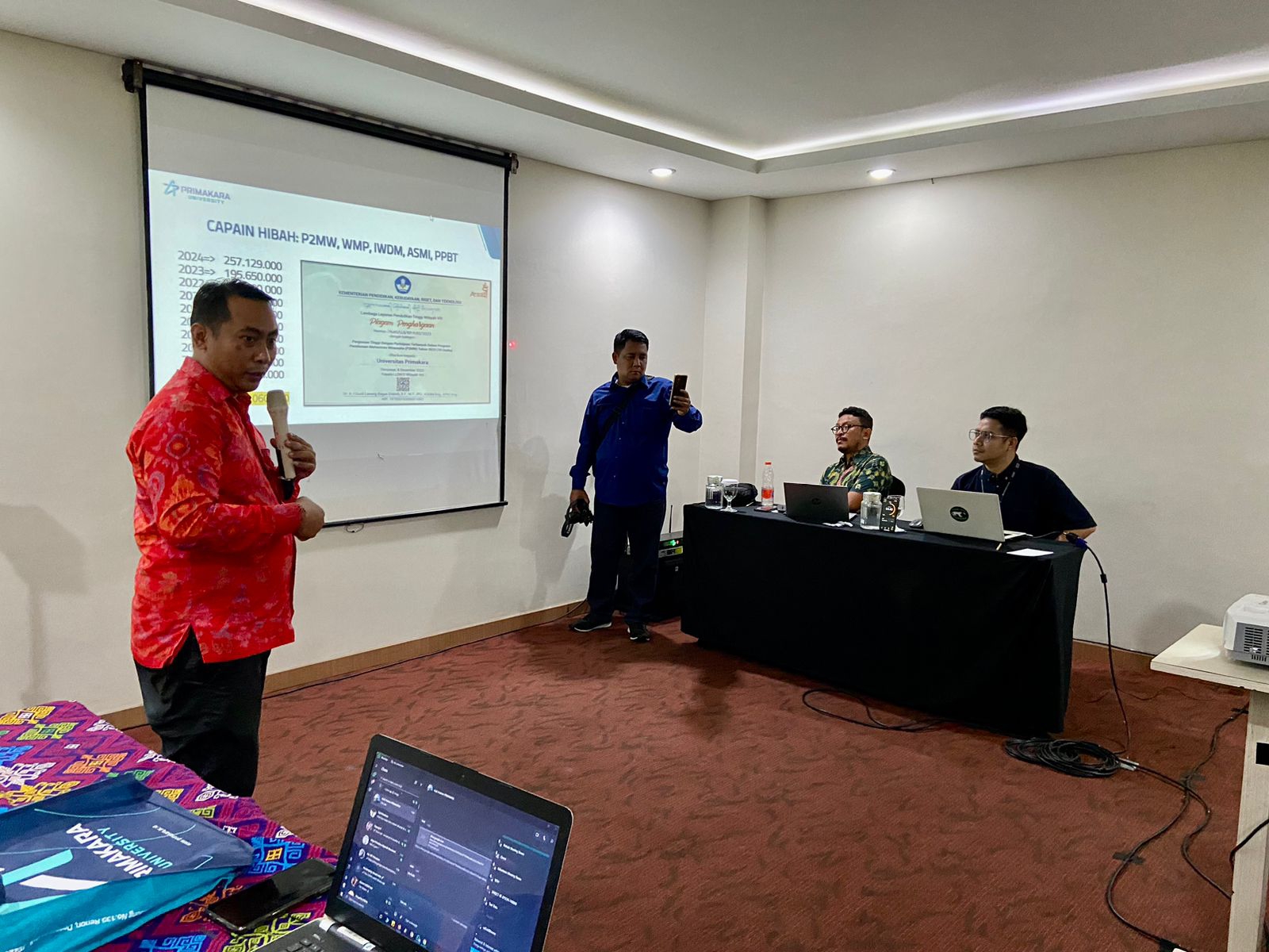 GRADE A: Inkubator Bisnis (Inbis) Primakara University berhasil meraih peringkat A dalam ajang Incubator Awards 2024, Jumat (29/11/2024). (Primakara University untuk Radar Bali)