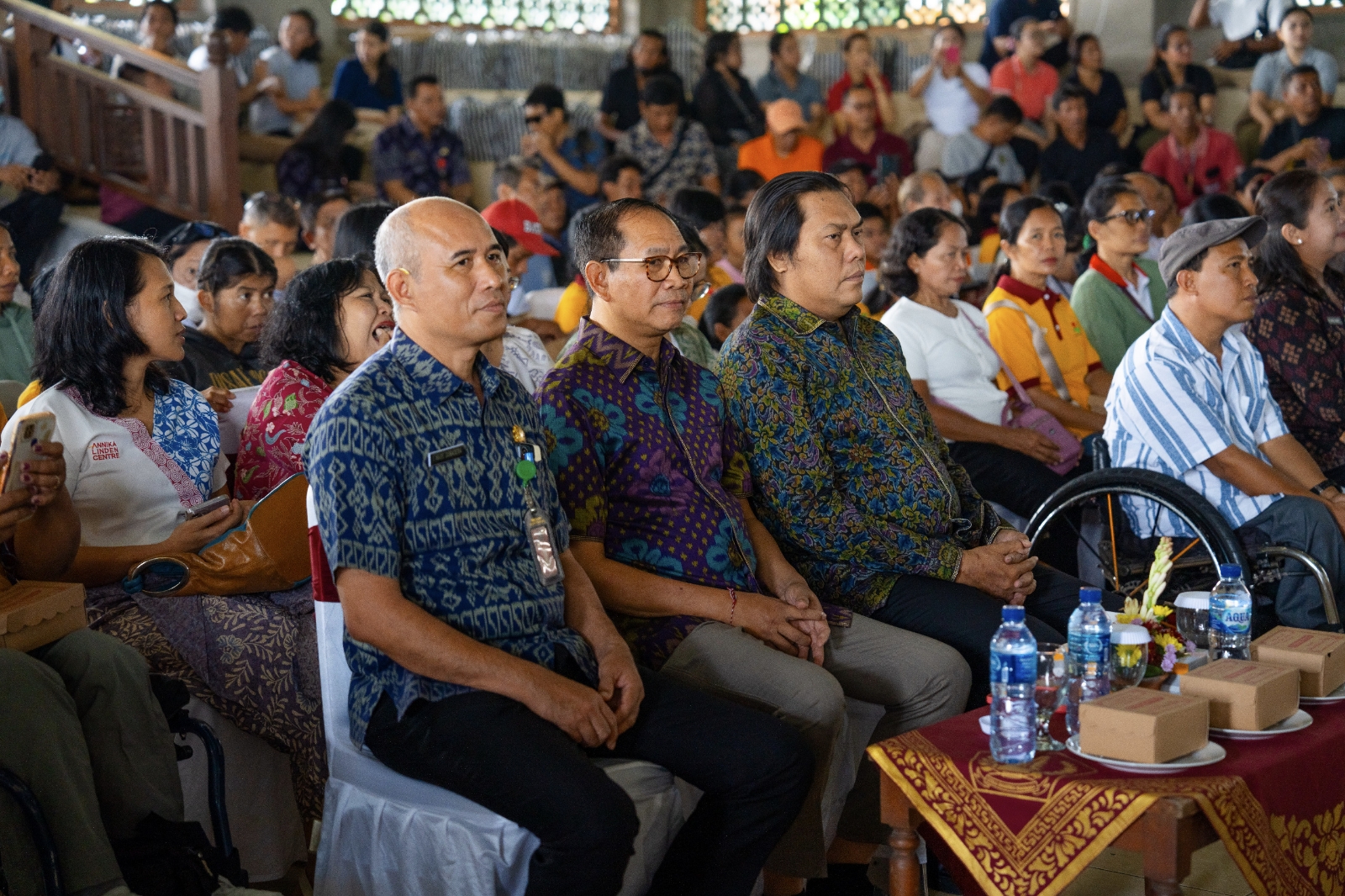 Wakil Bupati Badung I Ketut Suiasa (tengah) saat acara peringatan Hari Disabilitas Internasional tahun 2024 di Wantilan DPRD, Puspem Badung, Selasa (3/12/2024).
