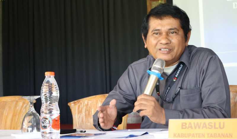 BEBER PELUANG  SANKSI : Ketua Bawaslu Tabanan I Ketut Narta.(juliadi/radar bali)