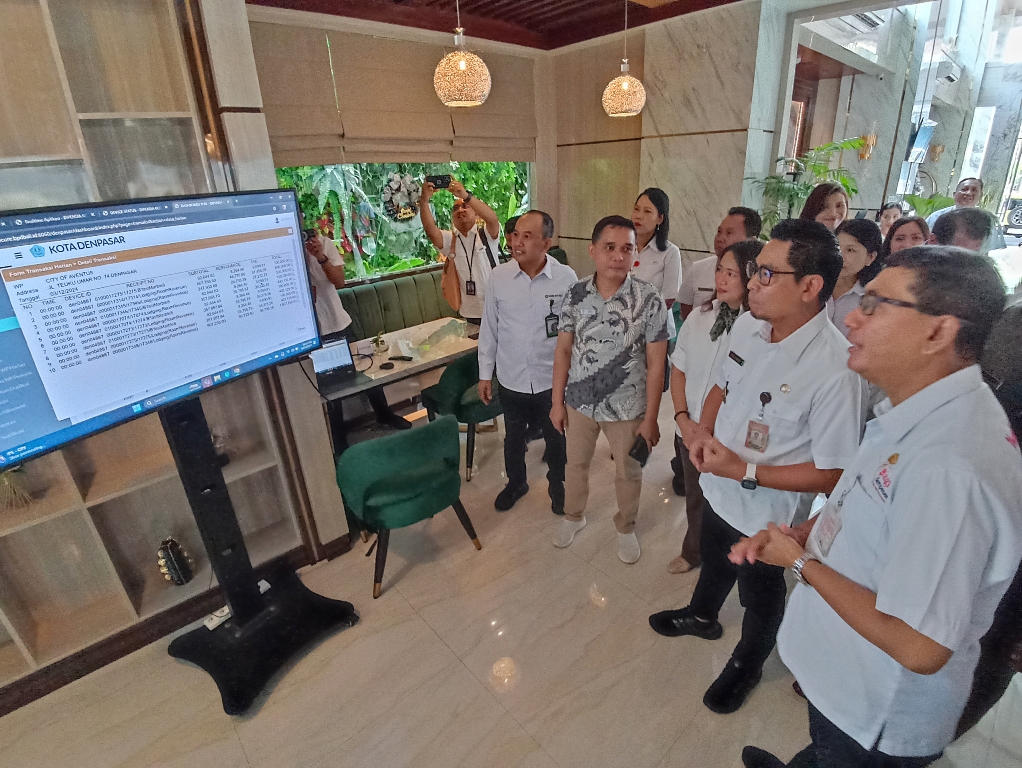 PAJAK: Pemkot Denpasar menerapkan klaster penerimaan pajak secara digital dengan diluncurkan layanan Pak Ketut dan Lapak Ketumbar kemarin.