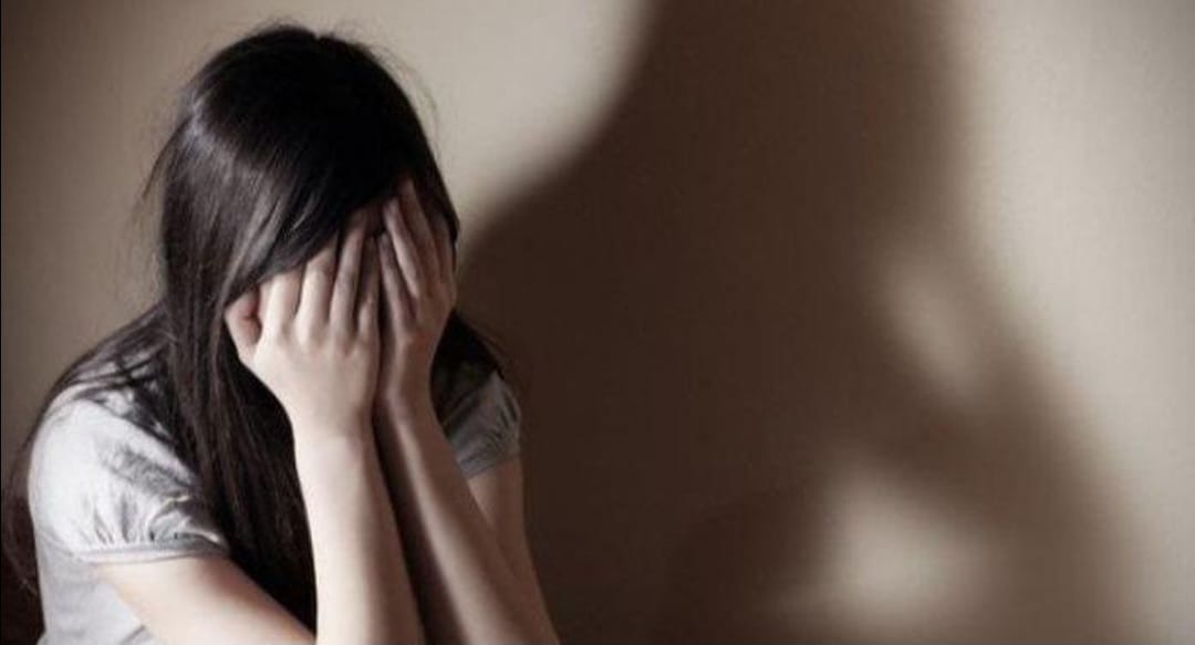 SEDIH: Ilustrasi gadis cantik yang direnggut kegadisannya oleh pemuda asal NTT di Abiansemal dengan cara panjat ventilasi kamar kos