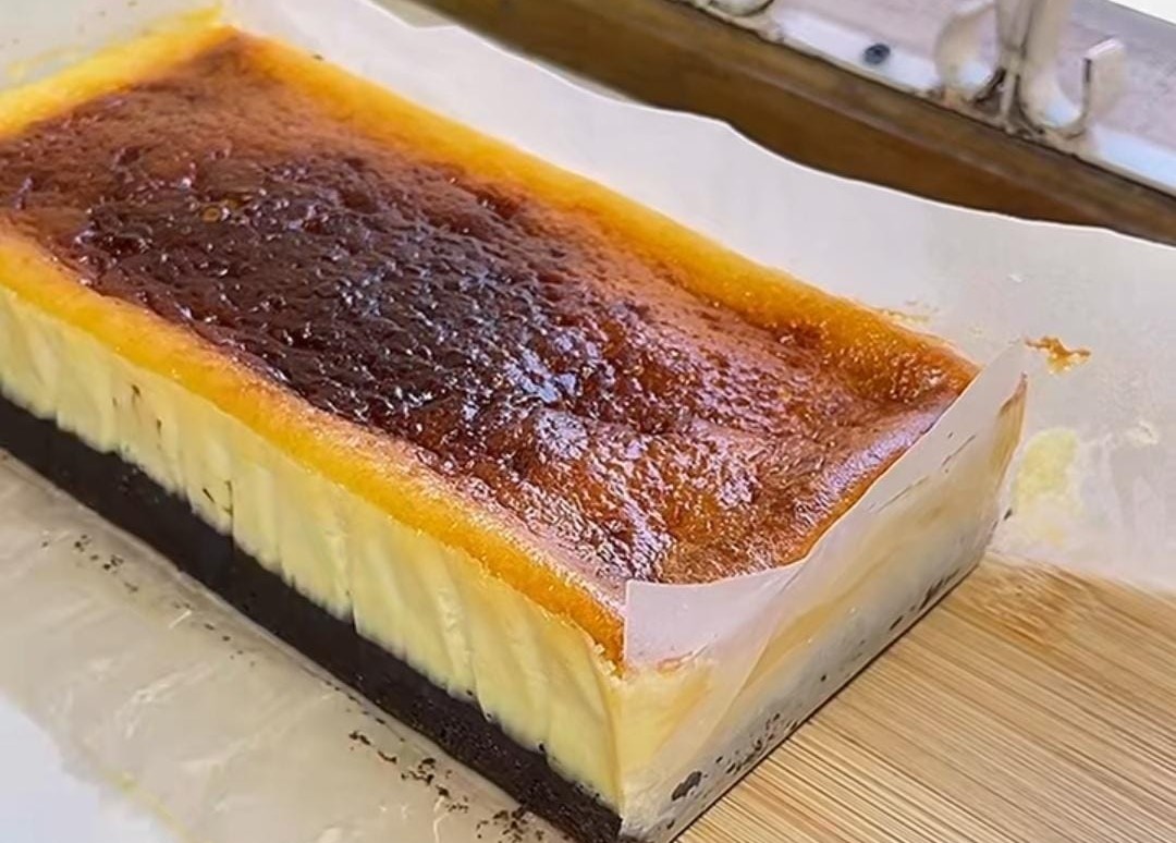 MUDAH DIBUAT: Penampakan brownies brun cheesecake yang rasanya legit sungguh menggoda selera.
