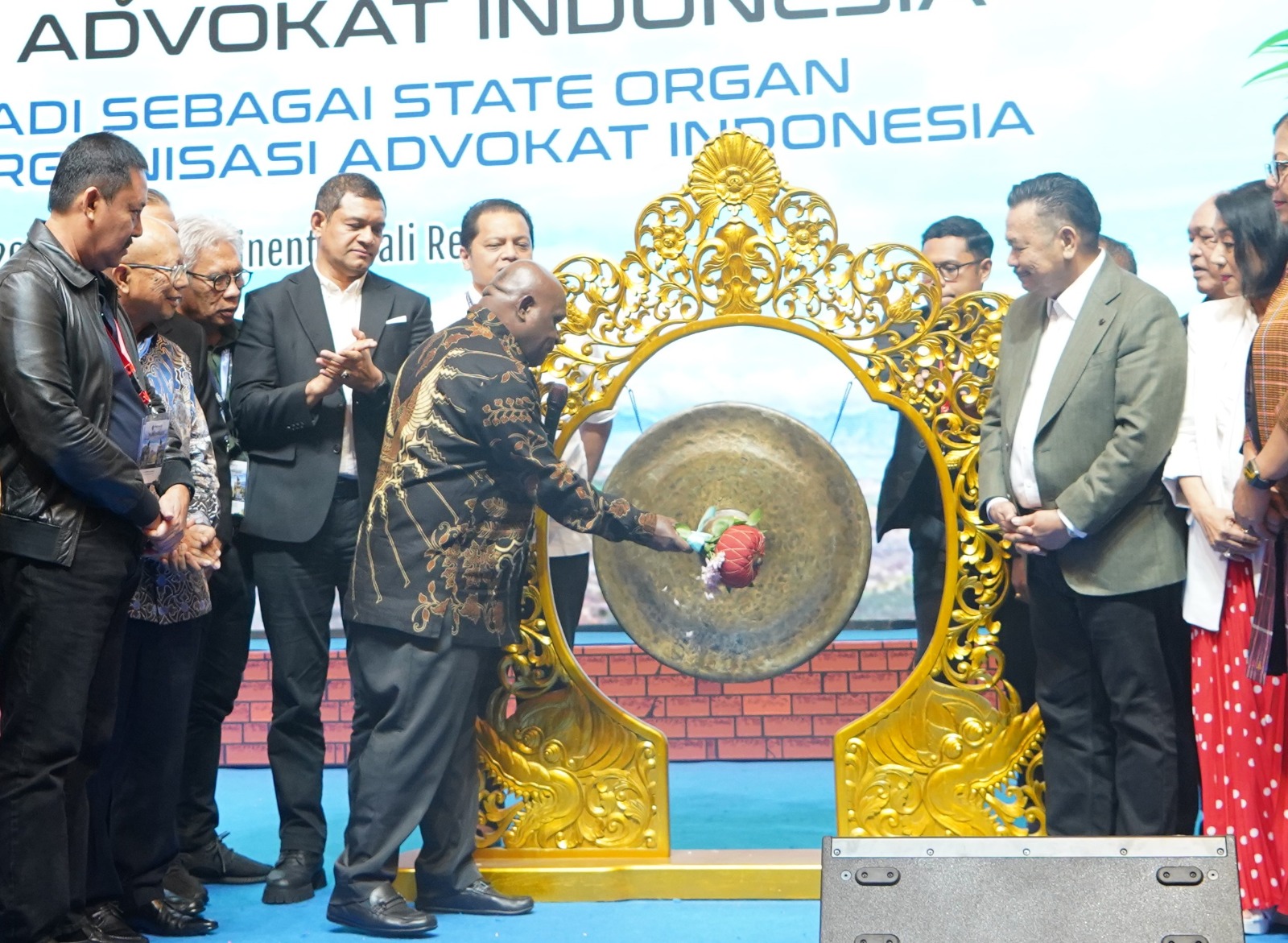UNTUK HAM: Menteri HAM RI, Natalius Pigai minta Peradi juga tegakkan Peradilan HAM selain pidana dan perdata saat nutup Rakernas di Jimbaran Bali, 7 Desember 2024
