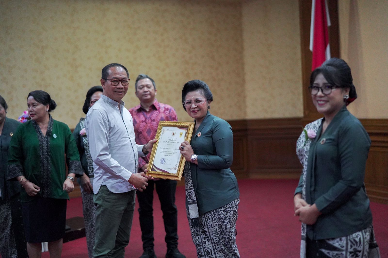 MITRA: Wabup Badung I Ketut Suiasa saat peringatan HUT IBI di Ruang Pertemuan Kertha Gosana Puspem Badung, Mangupura, Sabtu (7/12/2024). (Humas Pemkab Badung)