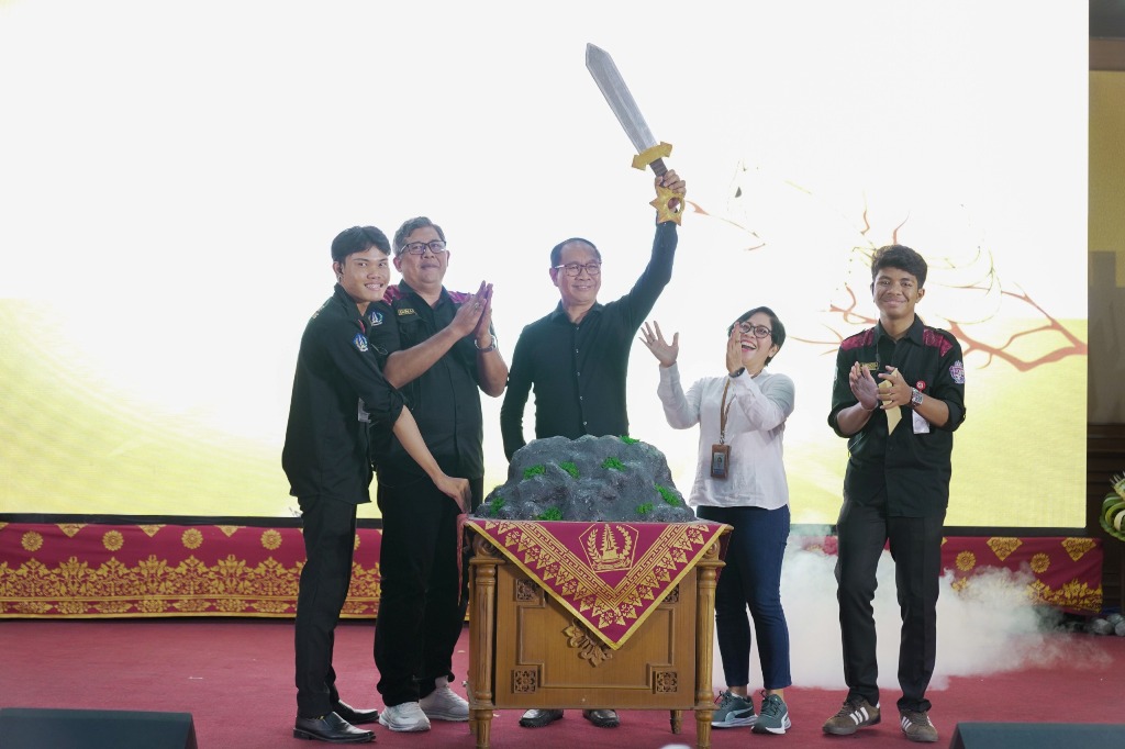 GENRE: Wabup Suiasa menghadiri acara Malam Puncak Penganugerahan GenRe Badung Awards tahun 2024 di Ruang Kertha Gosana, Puspem Badung, Minggu, (8/12).