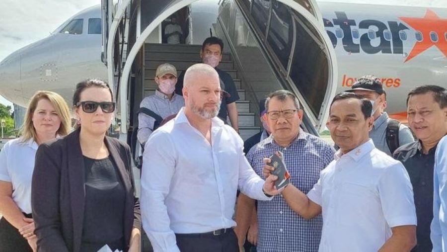 PULANG: Terpidana seumur hidup Scott Anthony Rush dipulangkan ke negaranya dalam status narap[dana