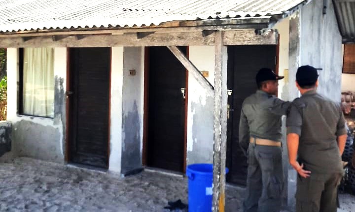 SUDAH DAPAT SURAT PERINGATAN : Salah satu bangunan di Nusa Penida yang dinilai melanggar perda, masih berdiri. (Foto: Satpol PP Klungkung)