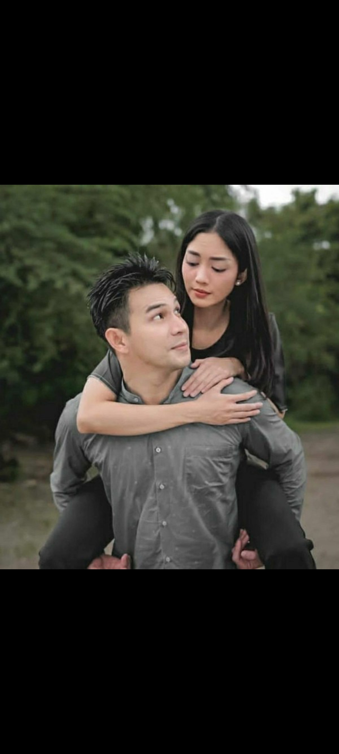 Jonathan Frizzy dan Ririn Dwi Ariyanti