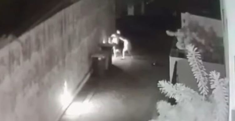 ALAT BUKTI: Alrabie Ahmad Ali Y, 38, Aniaya wanita lokal kekasihnya terekam CCTV jadi alat bukti.