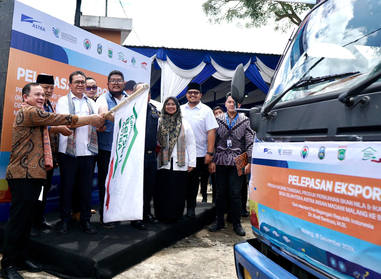 Seremoni pelepasan ekspor kacang tunggak dan produk perikanan ke Belanda di Desa Sejahtera Astra Insan Madani Sukses di Malang, Jatim, (19/12/2024).