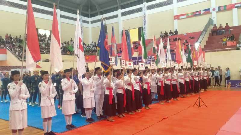 SEMARAK : Suasana pembukaan kejuaraan Vovinam Championship 2024 di GOR Debes Tabanan yang diikuti 16 negara di Asia. (juliadi/radar bali)