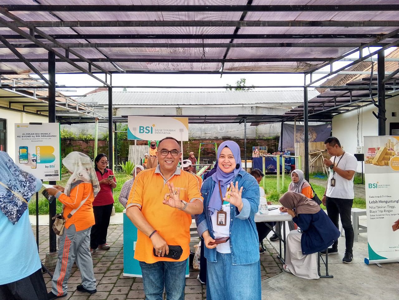 Sosialisasi dan aktivasi BYOND by BSI bertepatan HAB ke-79 Kemenag RI di areal GOR Kebo Iwa Gianyar.