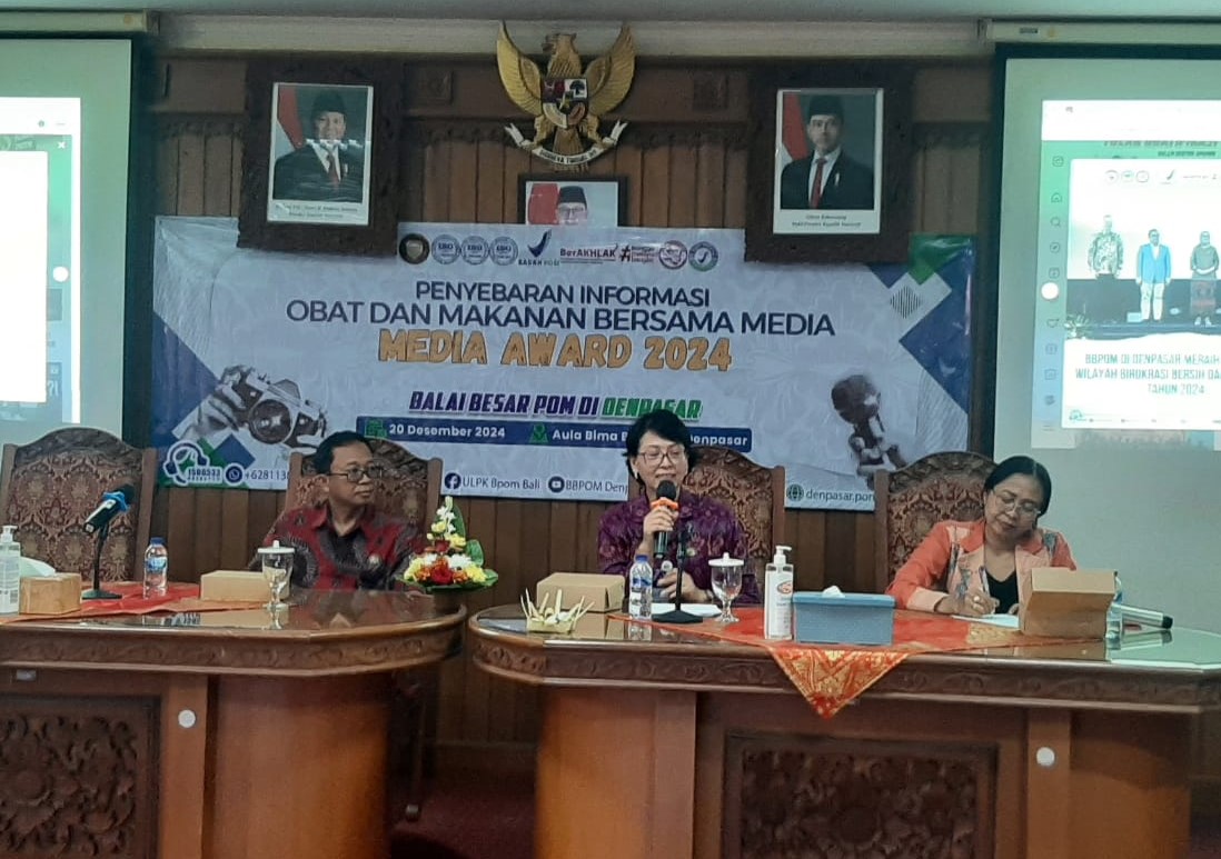 INOVASI: Kepala Balai Besar POM di Denpasar Dra. I Gusti Ayu Adhi Aryapatni, Apt (tengah) saat menyampaikan capaian kinerja BBPOM Denpasar  tahun 2024, Jumat 20 Desember 2024.