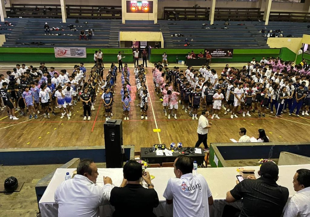 MASIH BARU: Pembukaan turnamen bola tangan Mangupura Cup Handball III di GOR Ngurah Rai Denpasar, Minggu (22/12/2024).