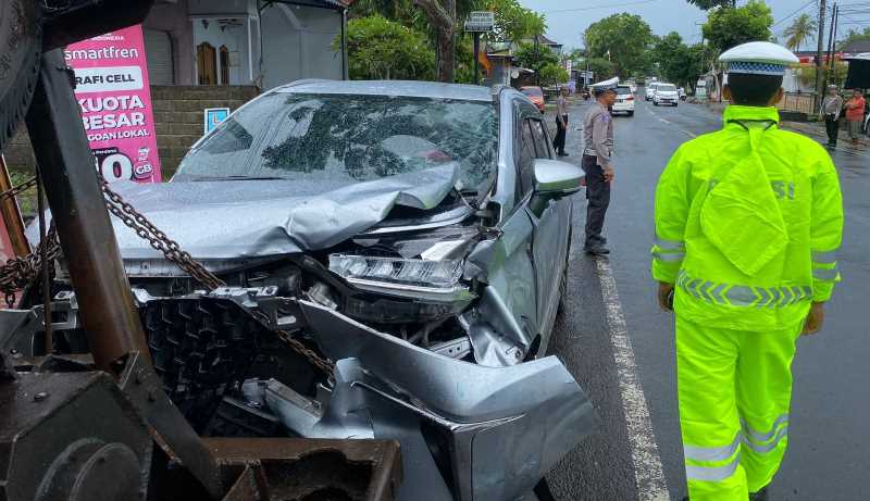 RINGSEK SATU MENINGGAL : Kendaraan yang terlibat dalam kecelakaan karambol di Jalan Denpasar - Gilimanuk, Desa Yehsumbul, Mendoyo. (foto; Satlantas Polres Jembrana)