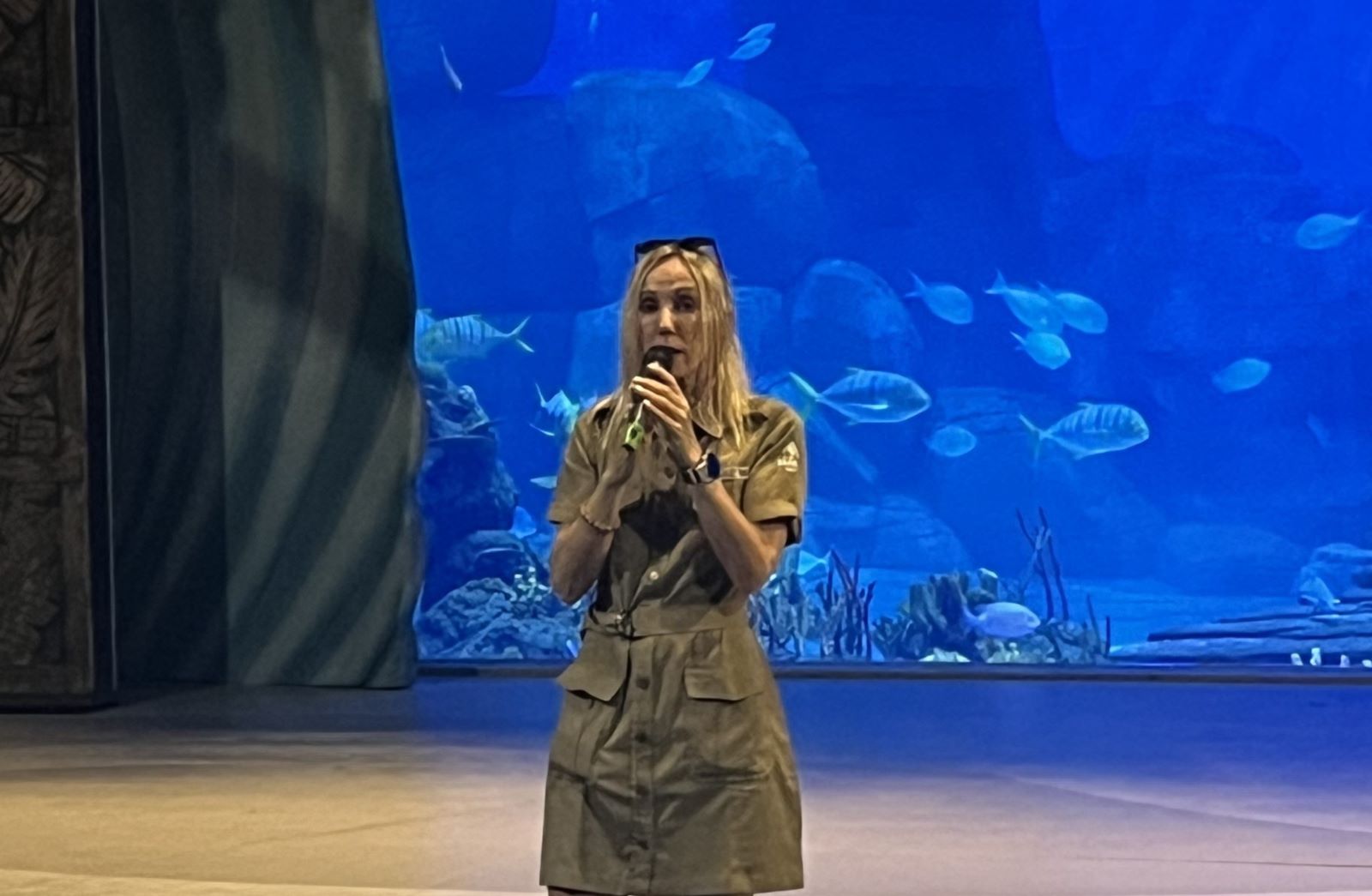AMAZING: General Manager Taman Safari Bali, Laetitia Delvart menjelaskan konsep studio Varuna di Marine Safari Bali.