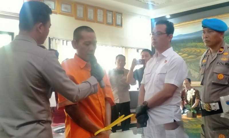 KARENA CEMBURU BERAT : Jamudi yang ditangkap dan kini harus mendekam dibalik jeruji besi akibat perbuatannya. (juliadi/radar bali)