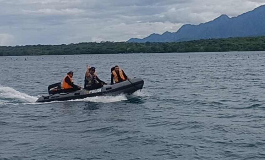 KETEMU SUDAH MENINGGAL: Proses pencarian nelayan yang dinyatakan hilang di perairan Teluk Terima, Buleleng.(foto: SAR Denpasar)