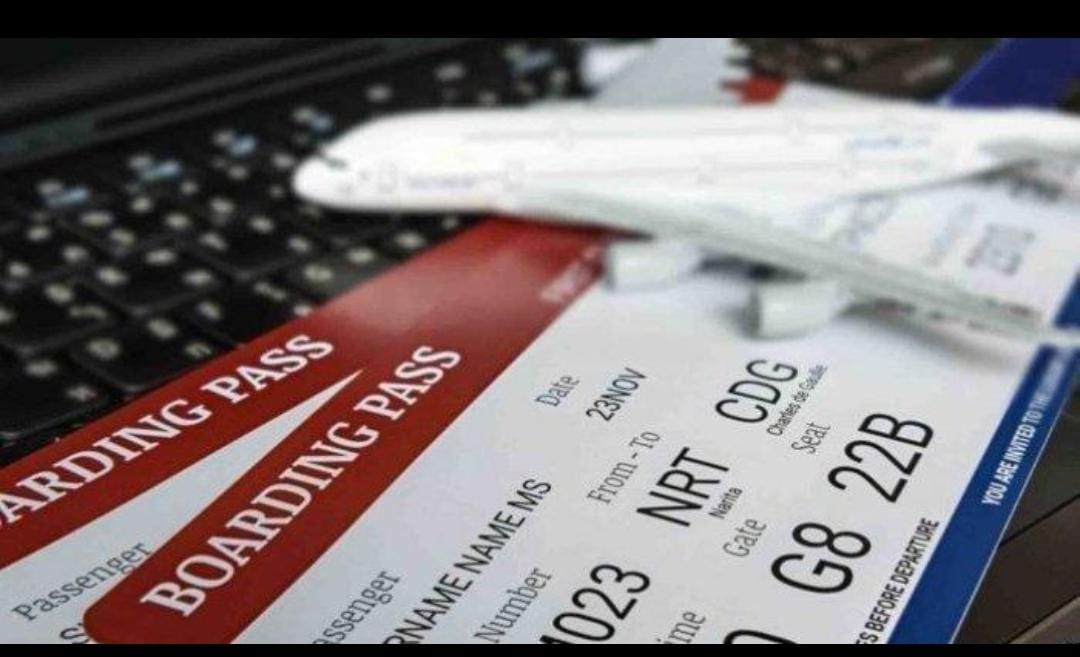 CUTI BERSAMA: Ilustrasi pemesanan tiket pesawat untuk libuaran akhir tahun