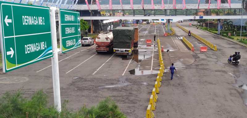 SEPI : Situasi Pelabuhan Gilimanuk, sepi dari pengguna jasa penyeberangan, Kamis (2/1/2025).(m.basir/radar bali)