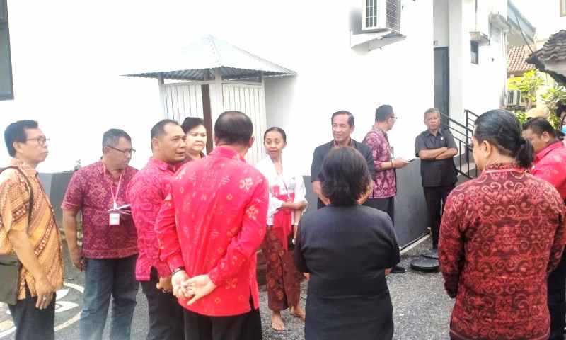 CEK LANGSUNG : Suasana Komisi IV DPRD Tabanan yang melakukan sidah di Puskemas 1 Marga dan Puskemas 1 Kediri, Tabanan. (Foto:Juliadi)