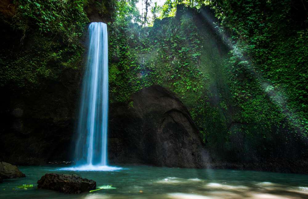 MEMUKAU - Air Terjun Tibumana di musim kemarau. Pada saat musim hujan, air terjun ini terbelah dua sehingga sering disebut air terjun kembar.