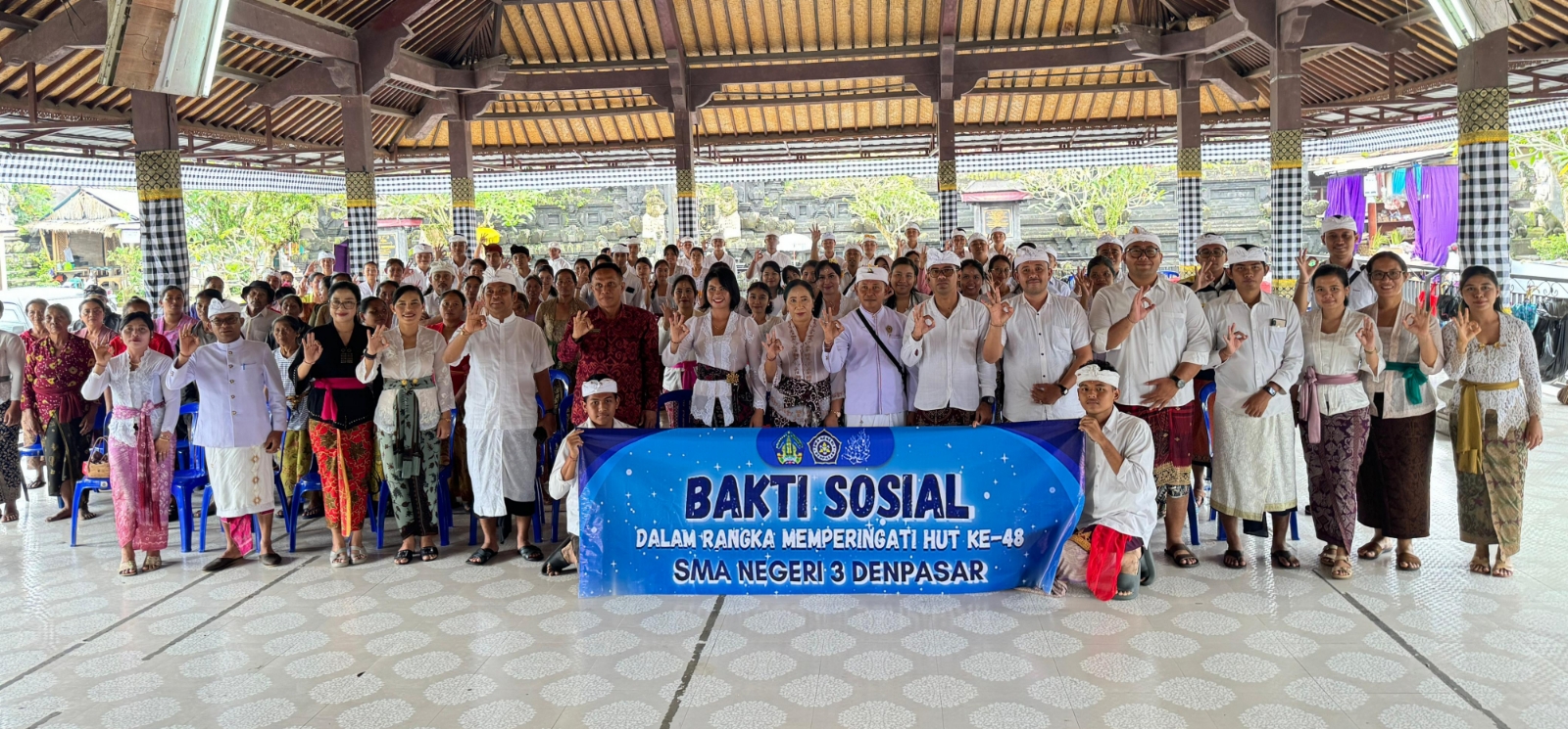 Bakti Sosial HUT Ke- 48 SMAN 3 Denpasar di Desa Taro, Gianyar, pada Jumat 10 Januari 2025.