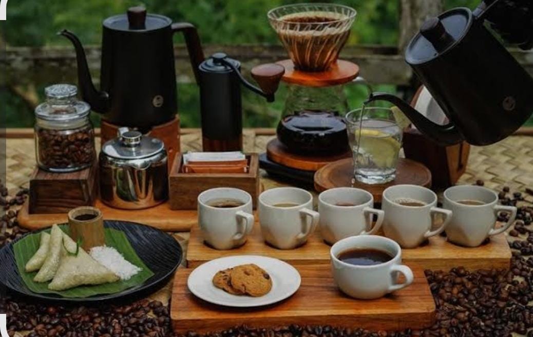 KENIKMATAN EKSKLUSIF - Bali memiliki perkebunan kopi organik yang menawarkan pengalaman menikmati kopi termahal di dunia secara etis dan berkelanjutan.