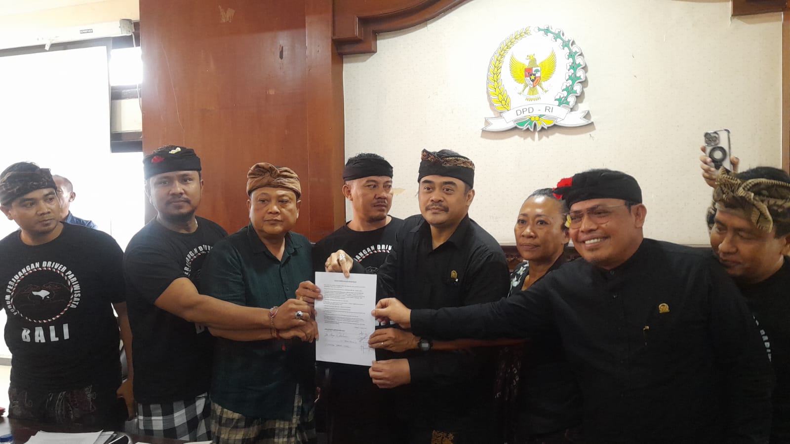 GERUDUK: Perwakilan driver pariwisata saat bertemu DPD RI di Renon, 12 Januari 2025