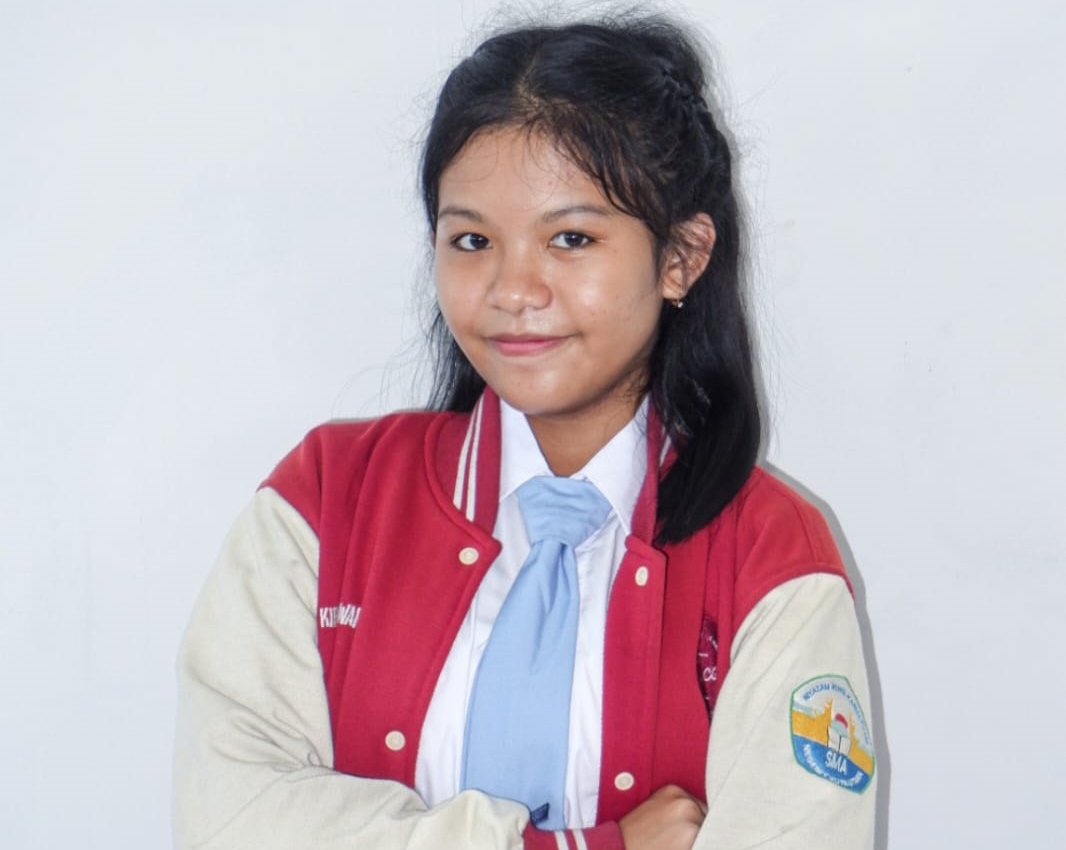 PILIH BIJAK BERMEDIA SOSIAL: Ni Putu Arietha Cantika (Acha), siswi SMAN 1 Kuta Utara.