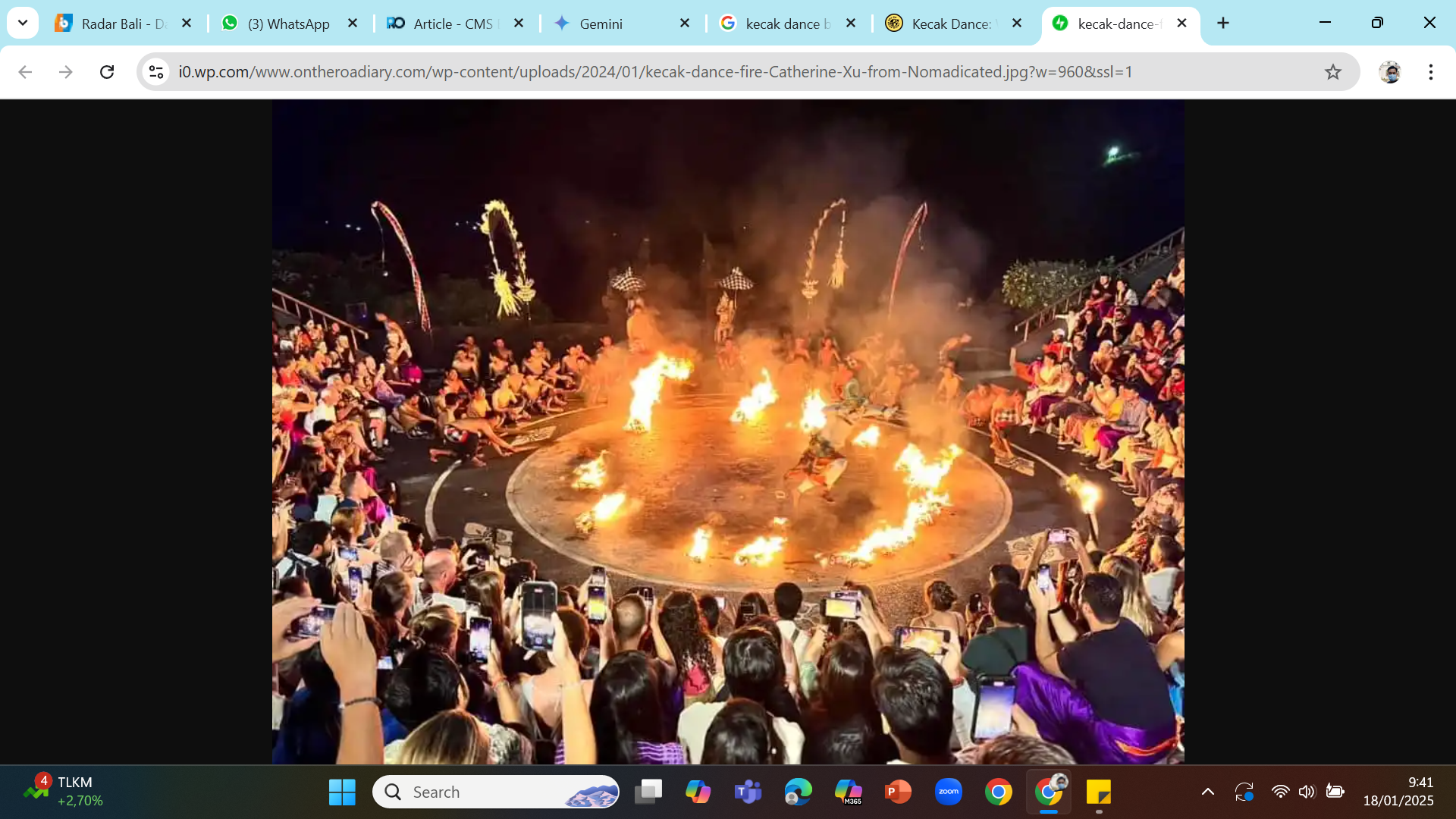 KAYA FILOSOFI - Pertunjukan Kecak di Pura Uluwatu, Kuta Selatan. Tari Shanghyang ini merupakan bagian dari ritual tolak balak.