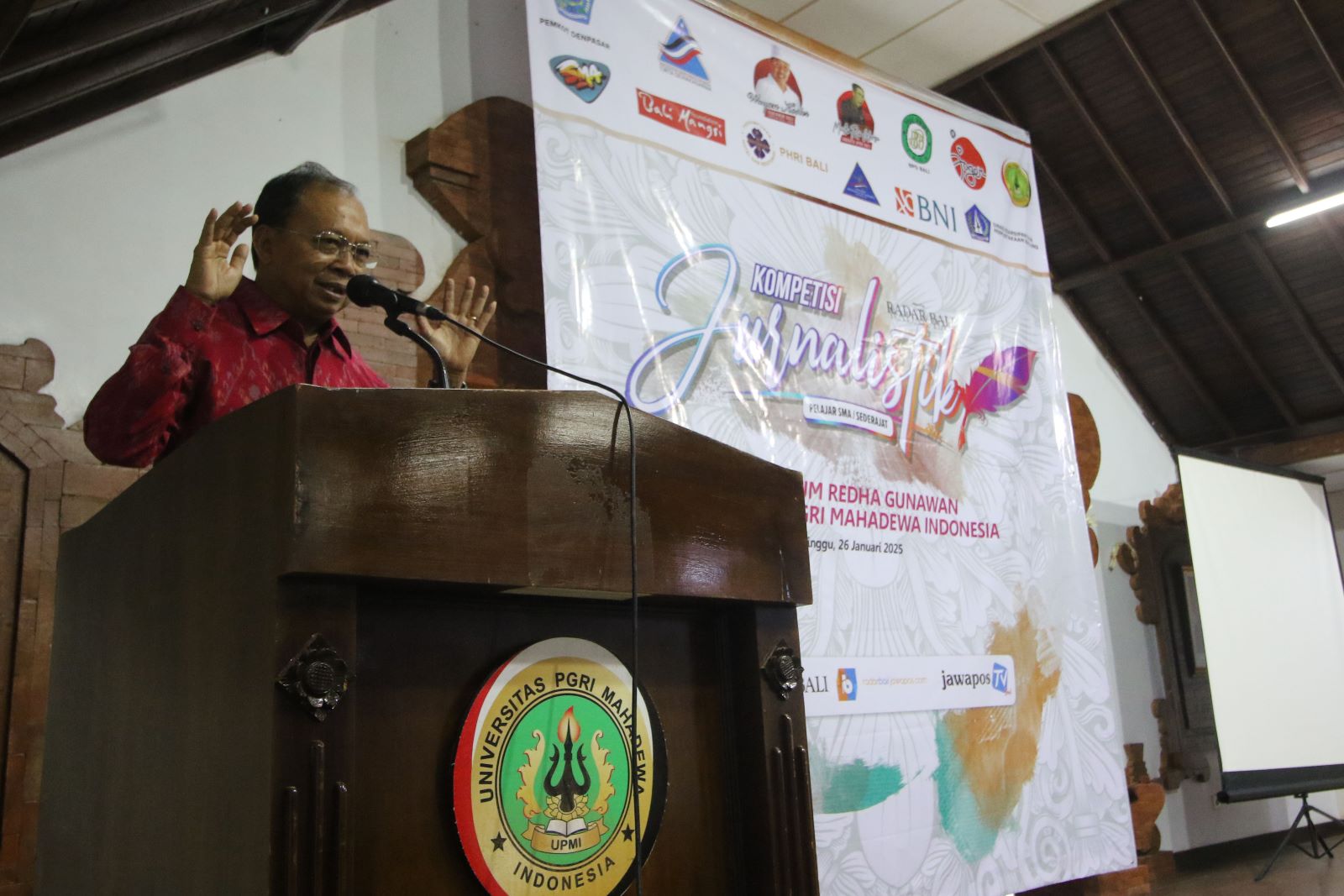 MOTIVASI PELAJAR: Gubernur Bali terpilih Wayan Koster mendukung Kompetisi Jurnalistik Jawa Pos Radar Bali untuk pengembangan generasi muda.